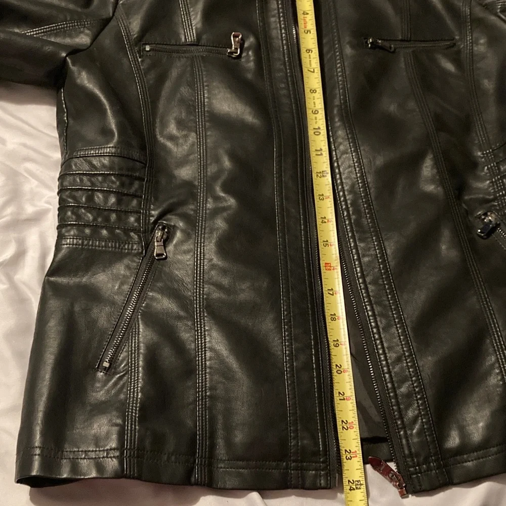 Women's Tanming Black Leather Jacket - Picture 6 of 10